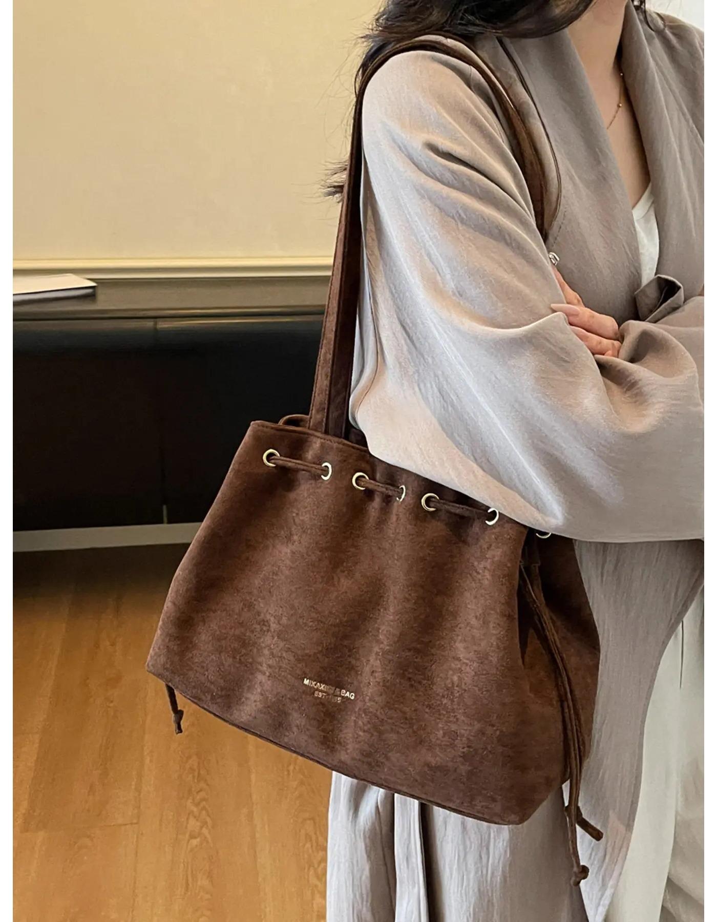Retro Exquisite Relaxing Drawstring-Closure Tote Bag for Women, Chic Adjustable Large-Capacity Everyday Purse, Gym & Commuter Bag for Files, Tablets, Dates Retro Exquisite Relaxing Drawstring-Closure Tote Bag for Women, Chic Adjustable Large-Capacity Everyday Purse, Gym & Commuter Bag for Files, Tablets, Dates