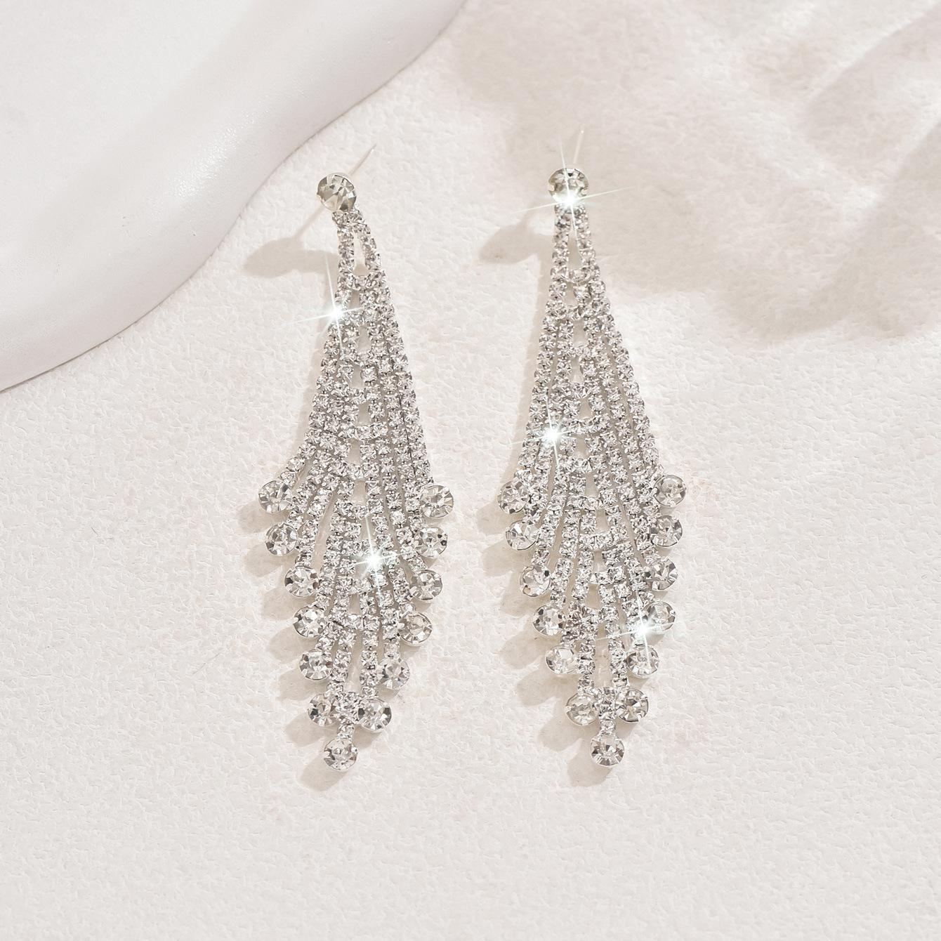 Women's Statement Rhombus Long Drop Dangling Earrings with Sparkling Rhinestone Pave, Adult Sports & Outdoor Accessory Jewelry, 1 Pair, Rhinestone Earrings