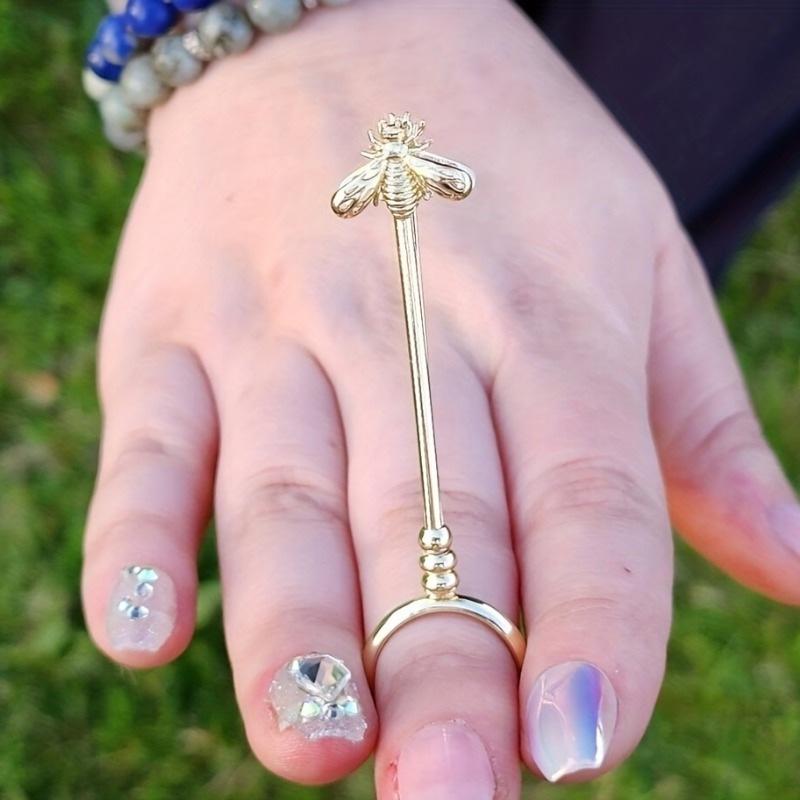 Golden Bee Cigarette Holder Ring, Elegant Finger Cigarette Clip, Fashion Smoking Accessory; Perfect Gift for Dad, Boyfriend, Girlfriend & Best Friend, Romantic Keepsake for Anniversary, Stylish Gift with Ritual Sense for Smokers