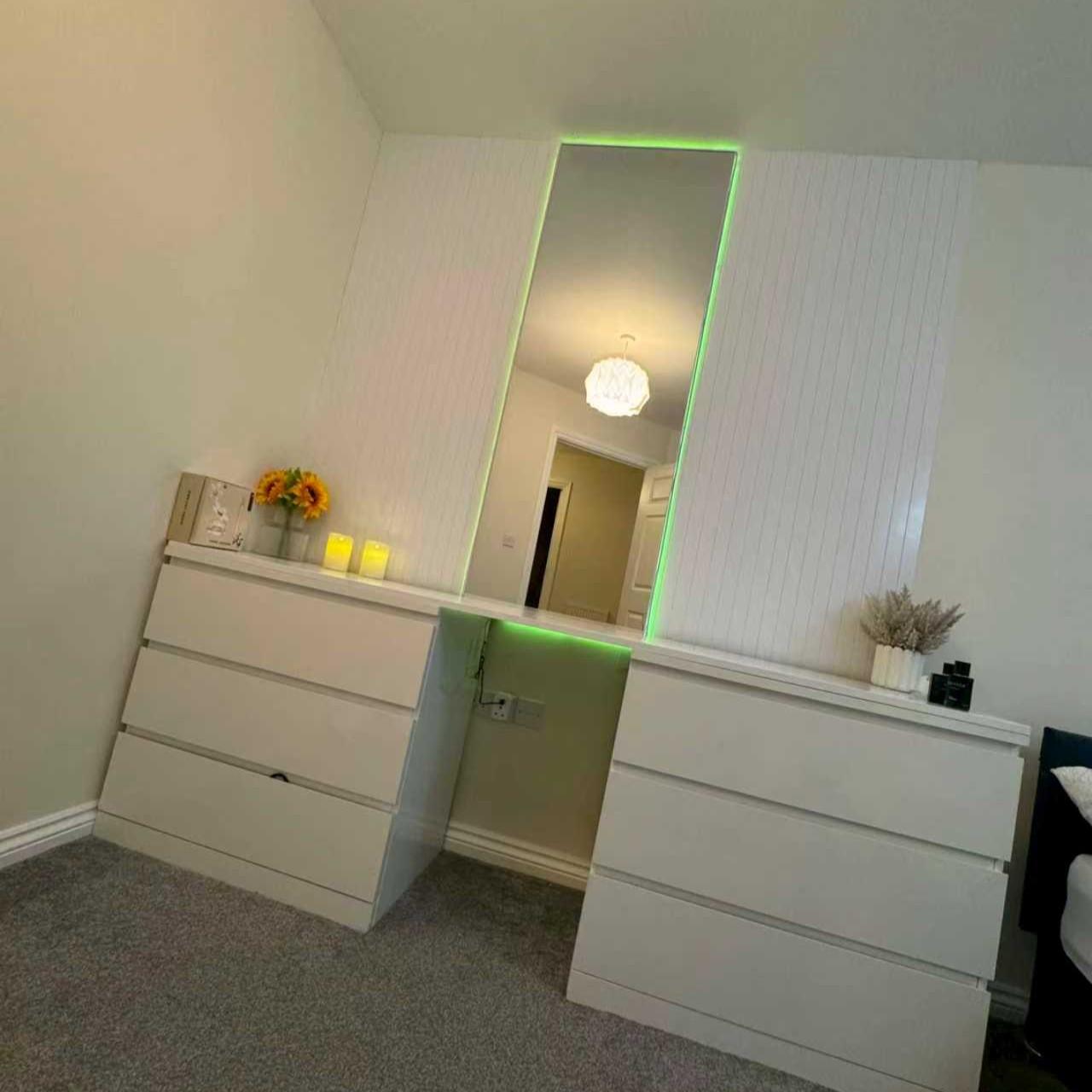 Self-adhesive 3D Textured Grille Wallpaper Roll, White Grille Simple and Elegant, PVC Waterproof Wall Panel, Easy to Peel and Stick, and Durable, Impact Resistant, Home Decor Suitable for Bedrooms and Living Rooms，40cm*300cm