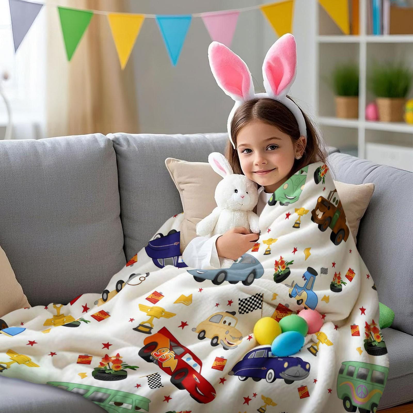 Cartoon Race Car Print Flannel Blanket, Fun Trophy & Checkered Flag Themed Throw Blanket, Cozy Soft Warm Blanket with Cute Vehicle Details, Ideal as a Playful Gift Blanket for Kids & Racing Fans