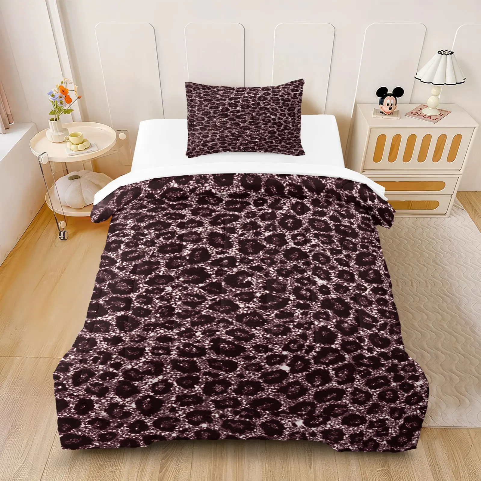 2/3Pcs Sweet Cool Girl Style Animal Leopard Tiger Giraffe Print Quilt Set, Lightweight Warm Skin‑friendly Microfiber Fabric, Complete Bedding Set For Trendy Bedroom All‑season Home Use (Filling Included, Pillow Core Not Included)