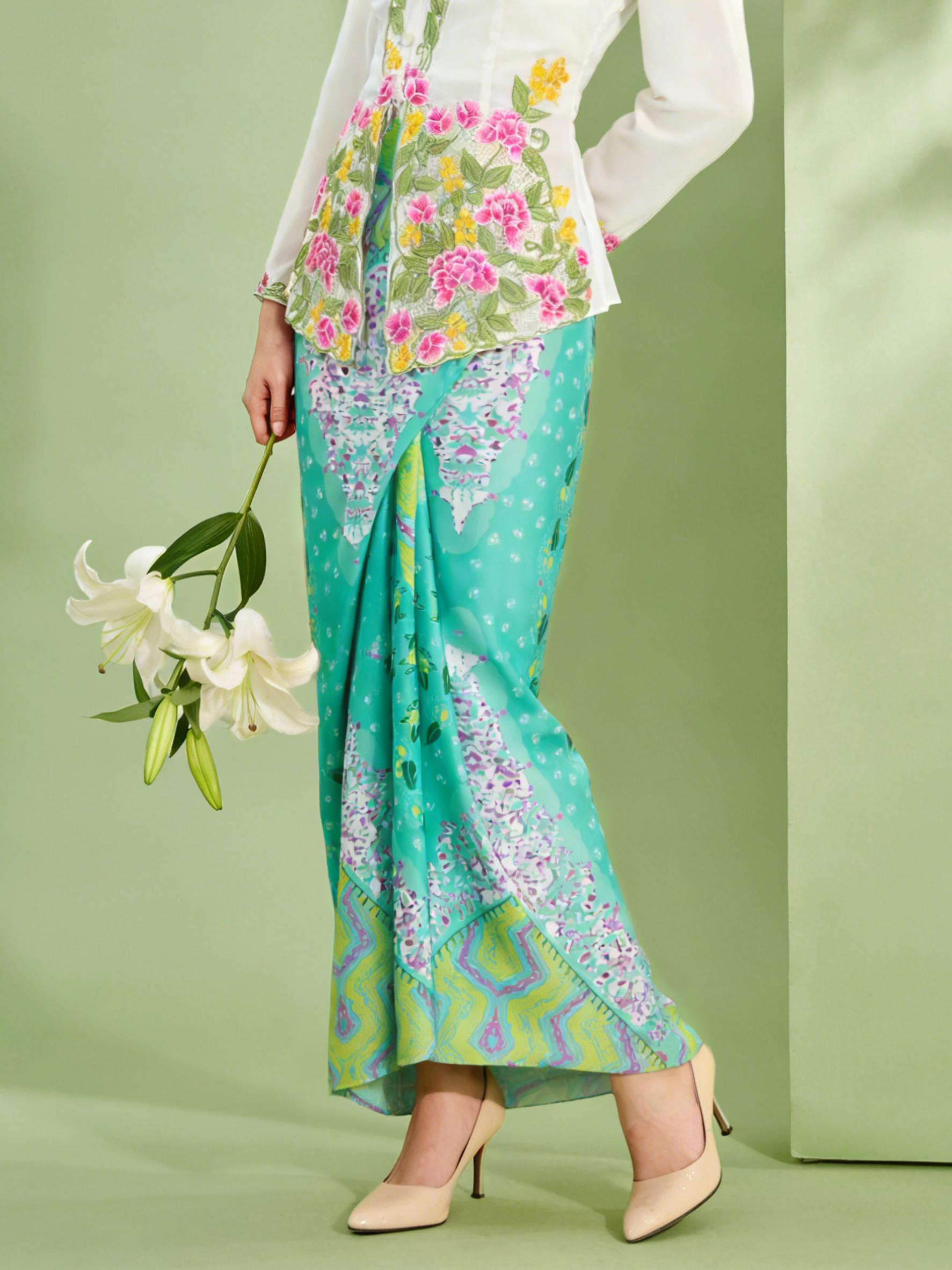 Modern kebaya, women's midi skirt, wrap dress, sarung women's style, Hari Raya Haji 2026, modern baju kurung, festive clothing, engagement festive clothing. Slim cut that accentuates the waist, suitable for women to wear.