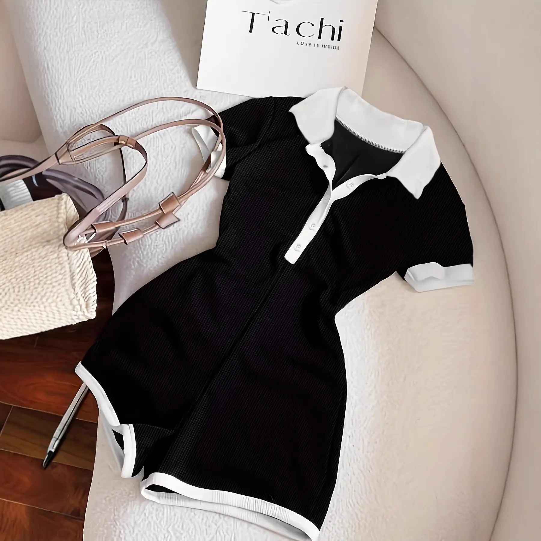 Polo collar jumpsuit, slimming and figure-flattering with a high waist