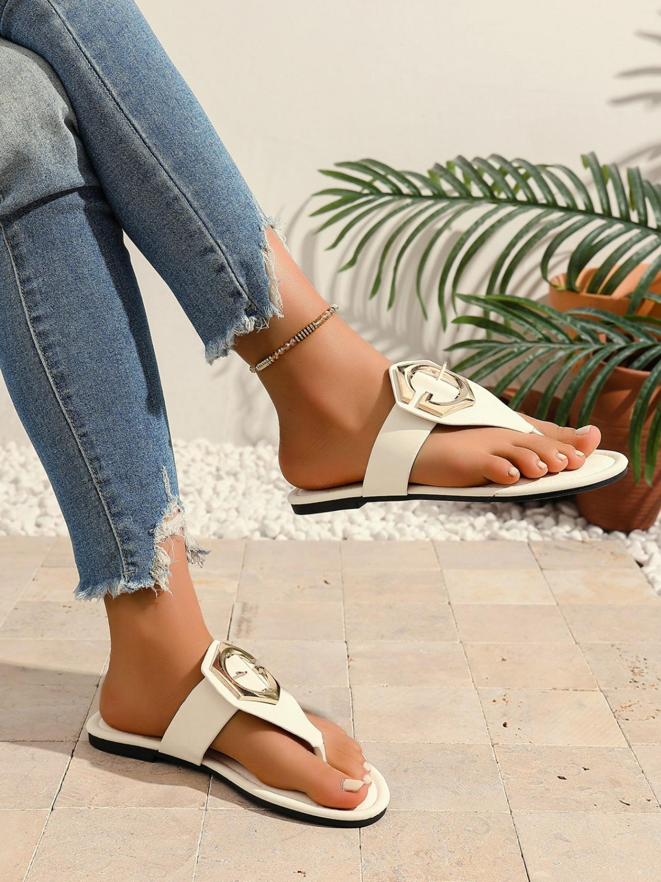 New Women's Flat Sandal with Buckle, Fashionable Beach Thong Slippers, Simple Slip-On Lightweight Swimwear Shoes