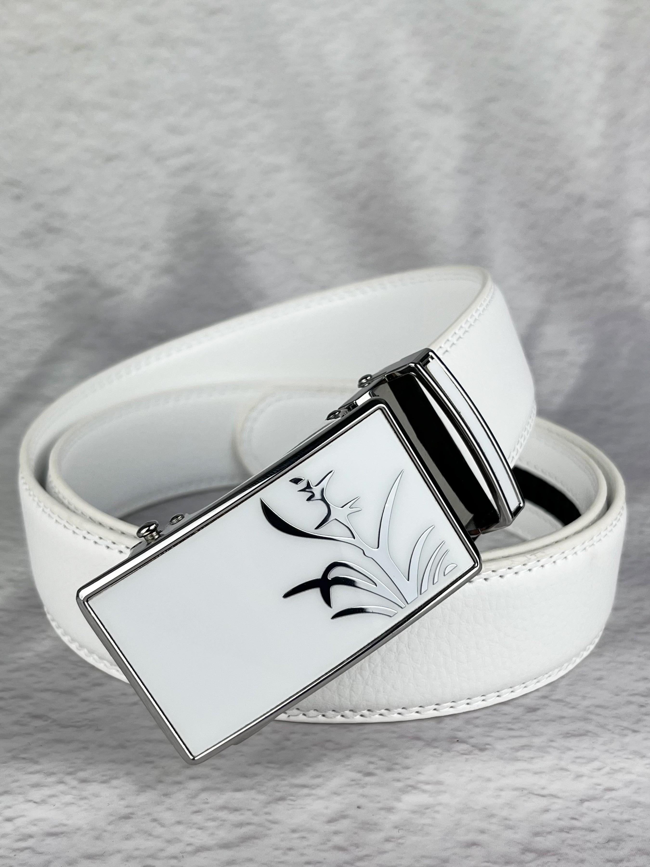 Men's and women's white alloy automatic buckle, 3.5cm/1.38in wide ratcheting slot white belt, elegant and stylish, suitable for daily commuting, outings, dates, and leisure vacations.