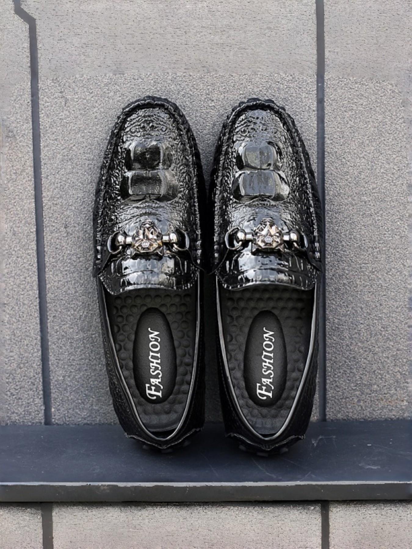 Men's Glossy Crocodile Texture Bean Shoes, Commuter & Fashionable Wear, Leather-Like Finish, Unique Metal Buckle Design