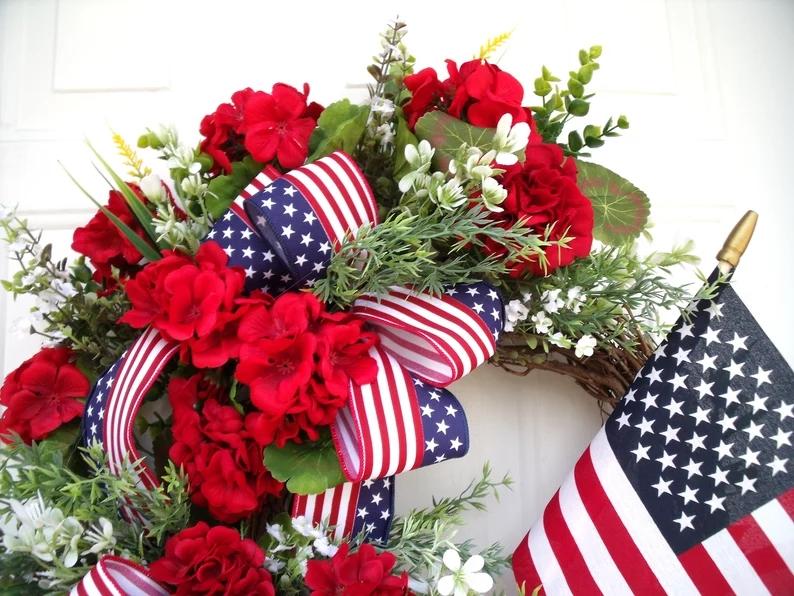 Patriotic Flower Wreath, 18-Inch Independence Day Wreath with American Flag, Front Door Decoration, Perfect for Celebrations, Party Decoration