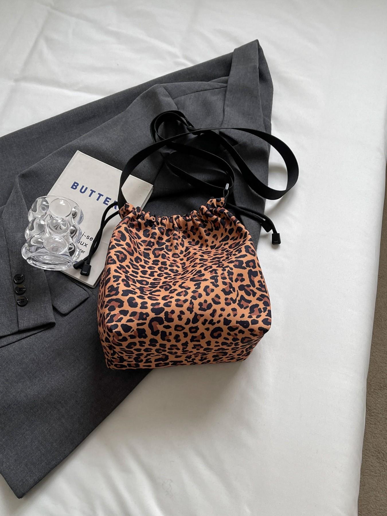 Women's Leopard Print Drawstring Bucket Bag, Lightweight Nylon Crossbody Shoulder Purse, Adjustable Strap, Casual All-Season Handbag