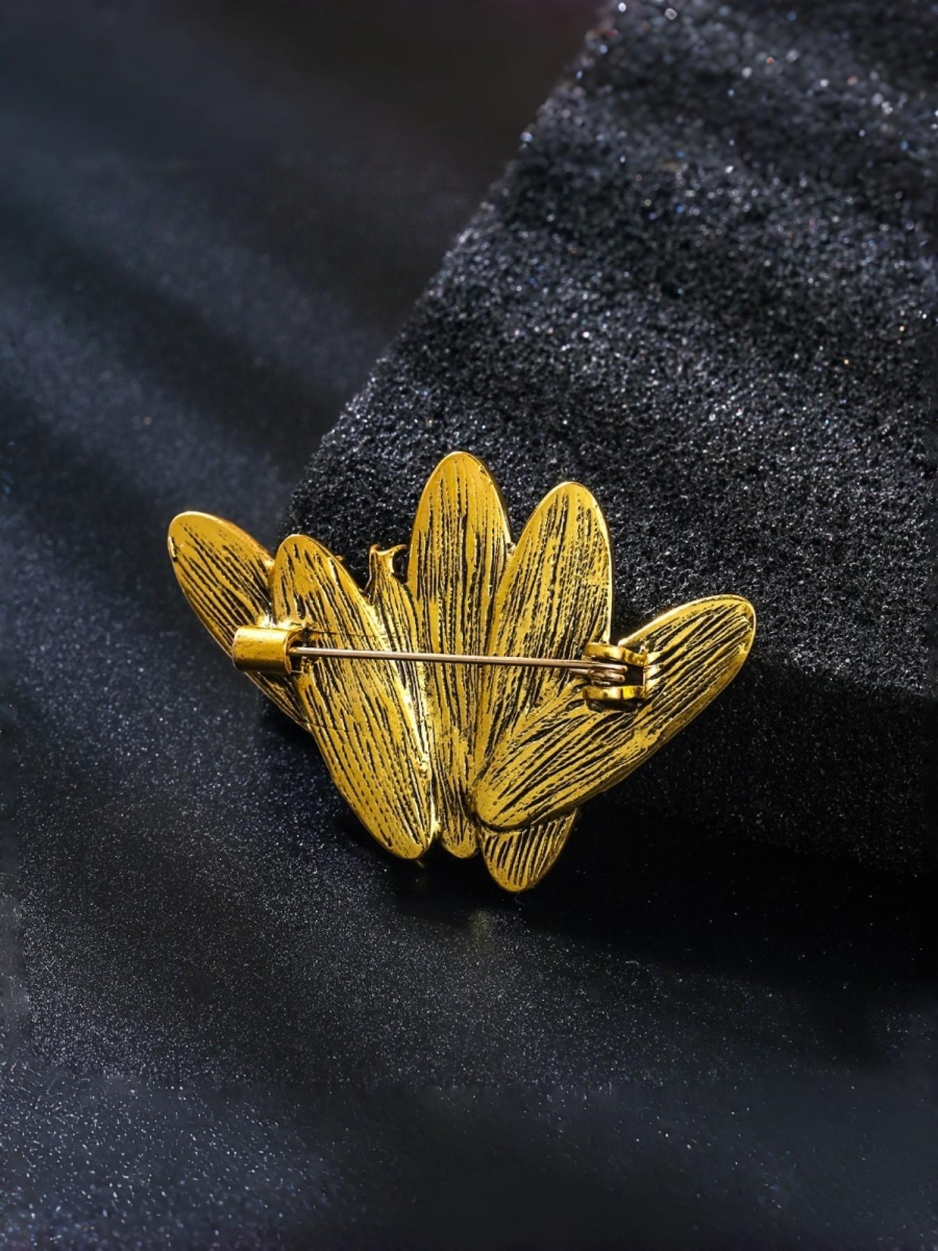 Vintage Elegance Rhinestone Brooch, Antique Design, Luxurious Coat Suit Pin, Versatile Fashion Accessory for Daily Wear