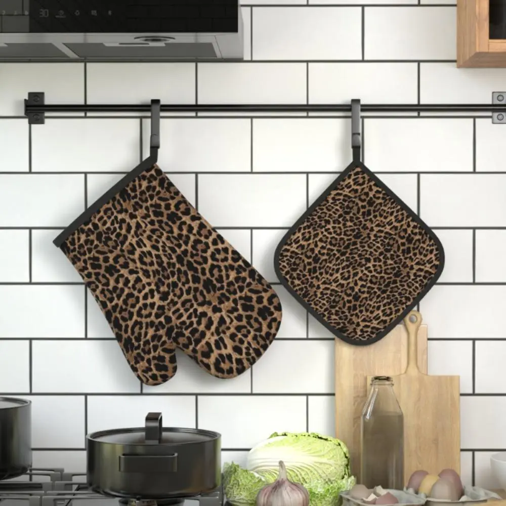 Leopard Brown Heat-Resistant Oven Mitt & Pot Holder Set, Non-Slip Kitchen Cooking Gloves Pad, Heat Proof Kitchen Accessories for Baking Oven Use, Ideal Housewarming Gift & Home Decor
