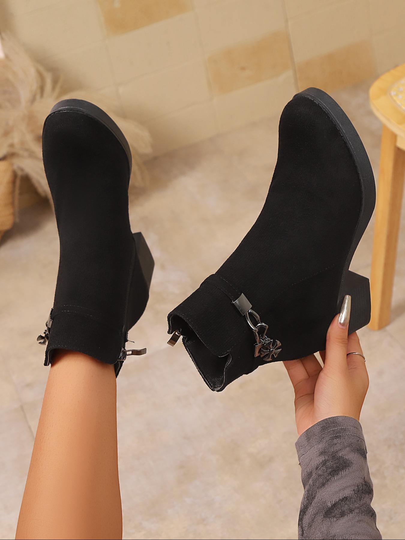 Vintage high-heeled short boots for women in plus size, metal buckle decoration, classic suede ankle boots, work boots, suitable for various occasions, Winter warm boots