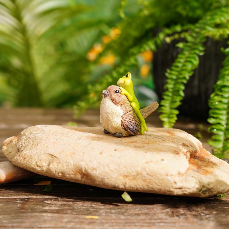 Resin Cartoon Frog Riding Sparrow Figurine, Home Decor Ornament, Cute Animal Design for Garden Patio Indoor Table Decoration