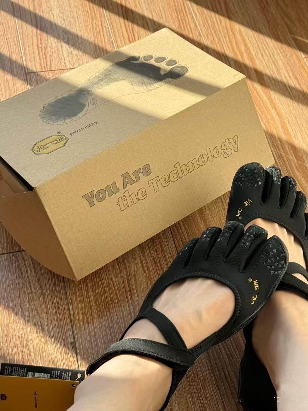 V-you know Unisex Split Toe Box Barefoot Yoga Training Shoes - Wide Toe Space, Soft Flexible, Slip Resistant, Velcro Strips Minimalist Footwear for Men & Women, Ideal for Yoga, Indoor Sports, Barefoot Workout Shoes, Lightweight Breathable Footwear