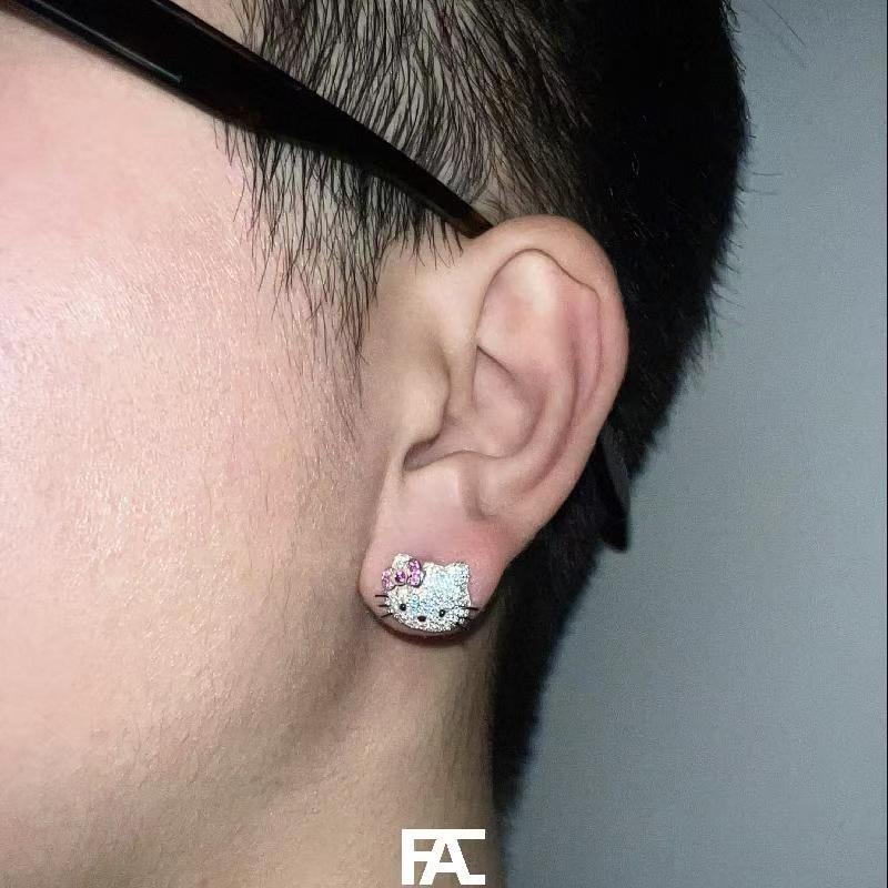 Newly launched cross-border best-selling Kitty cat stud earrings for women, featuring a light luxury and sweet ins style, cute ear cartilage studs, and charming ear jewelry for girls with a girlish heart