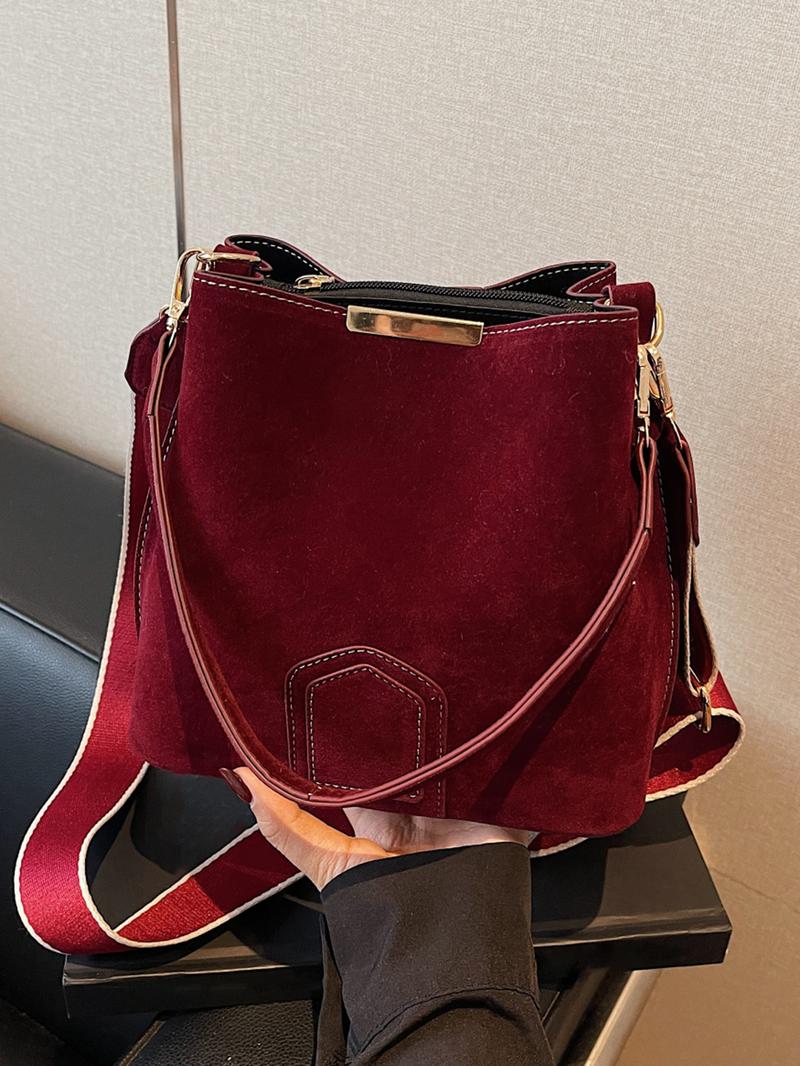 Retro fashion simple bucket shoulder bag, niche design personality lazy wind joker shoulder bag, retro texture comfortable leisure wind shoulder bag, suitable for daily travel, shopping and dating, Fashionable bucket bag