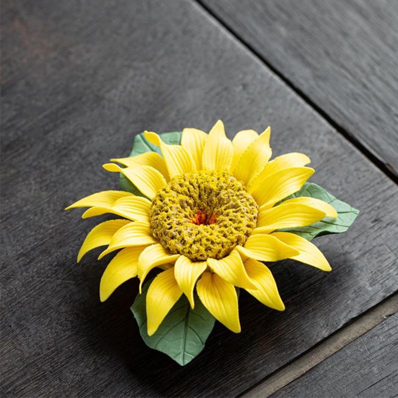 Wholesale handcrafted sunflower ceramic incense holders, sunflower incense stick holders, aromatherapy ceramic ornaments.