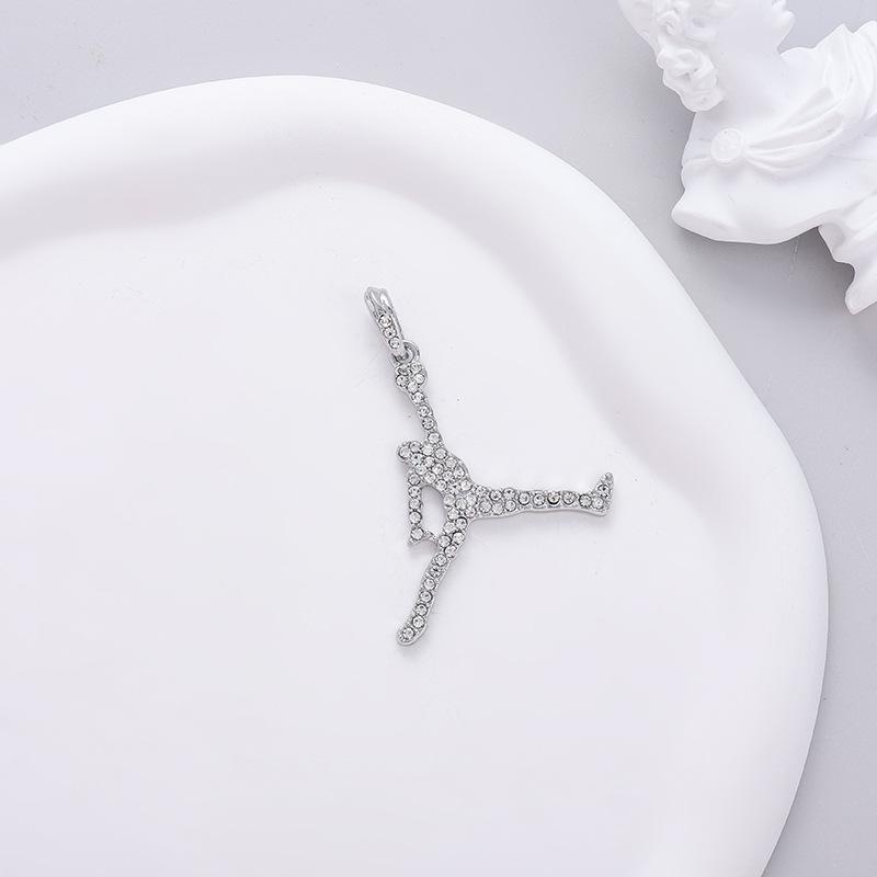 European and American hip-hop personalized portrait pendant with a sporty style, paired with a 3mm twisted chain necklace, men's slam-dunk pendant, vintage accessory