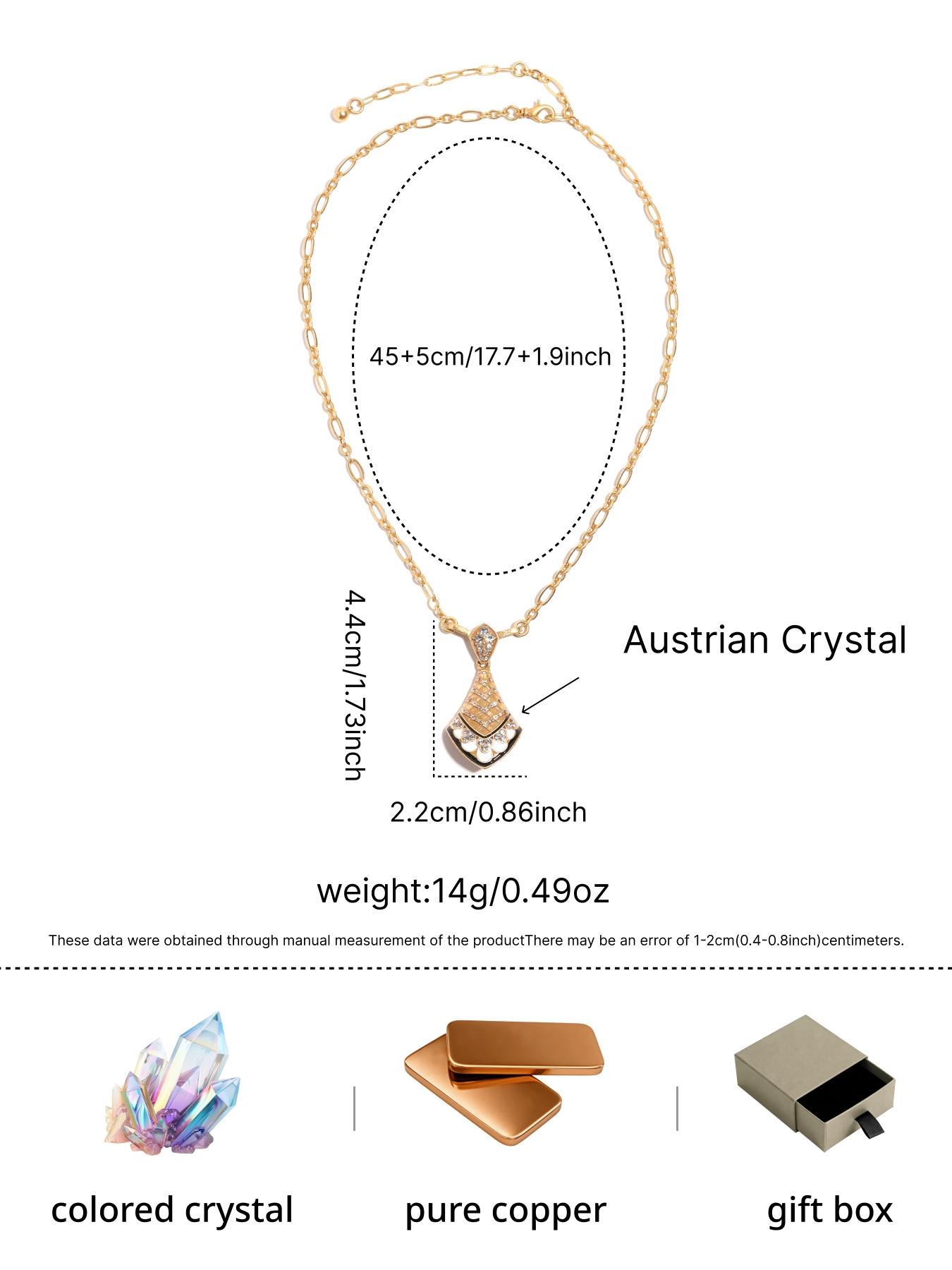A vintage and elegant diamond necklace with a fan-shaped outline that outlines an elegant curve, complementing the broken diamonds. It is suitable for daily commuting, vacation and dating, and is also a surprising and exquisite small gift.
