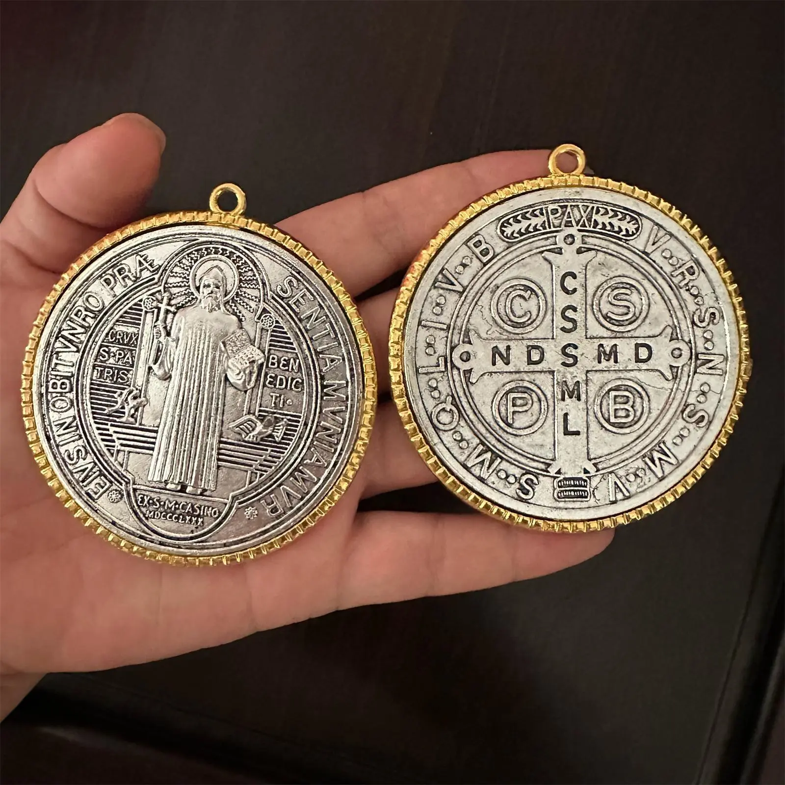 2PCS /Set EXTRA LARGE 3 INCH ST BENEDICT CROSS MEDAL VINTAGE BRASS TONE FINISH FOR WALL OR DESK DISPLAY/MEDALLA DE SAN BENITO