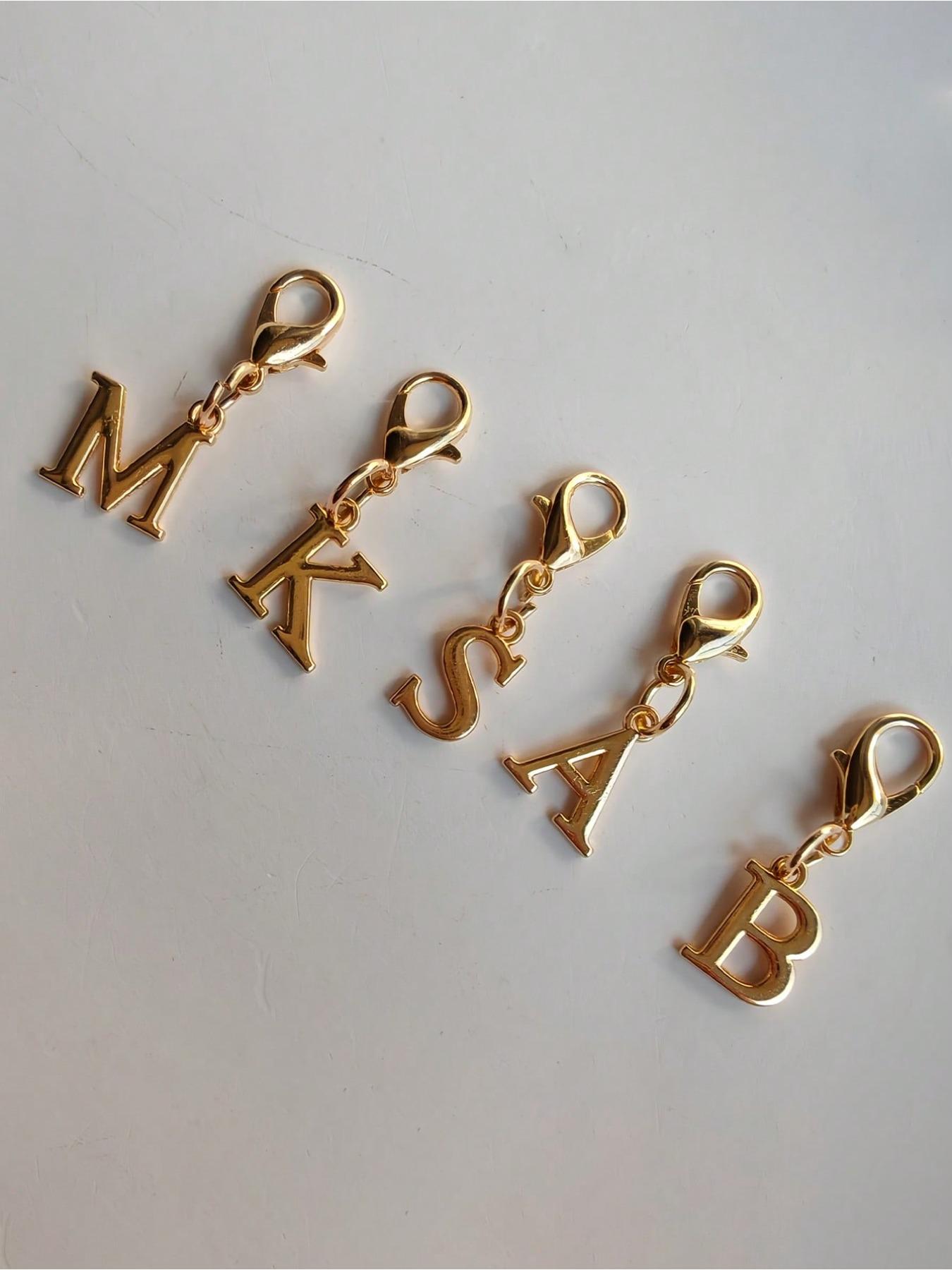 Alphabet A-Z Keychain - Sophisticated and elegant gold metal alphabet keychain with lobster clasp, suitable for vacations, dates, beach activities, shopping, commuting and studying, etc. Ideal for wallets, backpacks and car keys |.