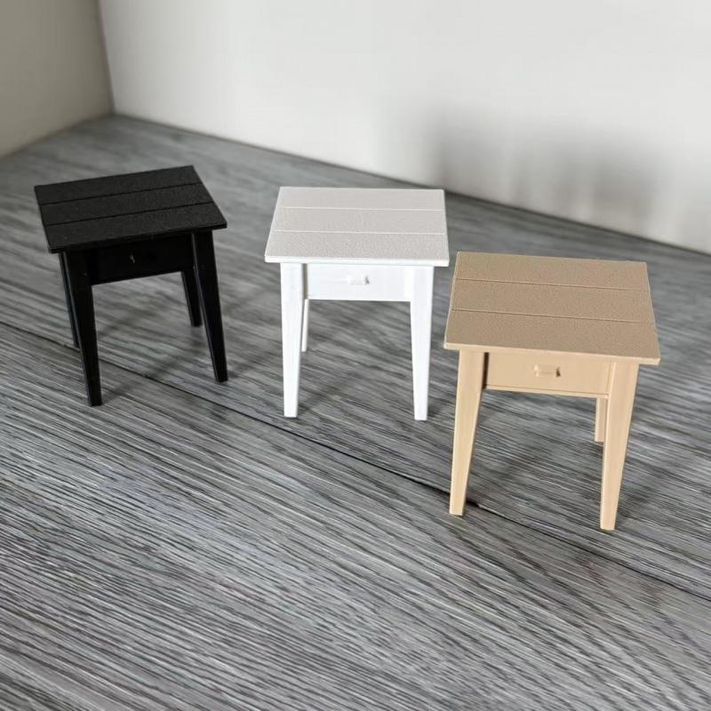 1:12 scale mini bedside table model, minimalist design, made of PLA material (not wood). Very suitable for decorating dollhouse bedrooms, model houses, BJD and OB11 dollhouse decorations, holiday gifts, and birthday surprises