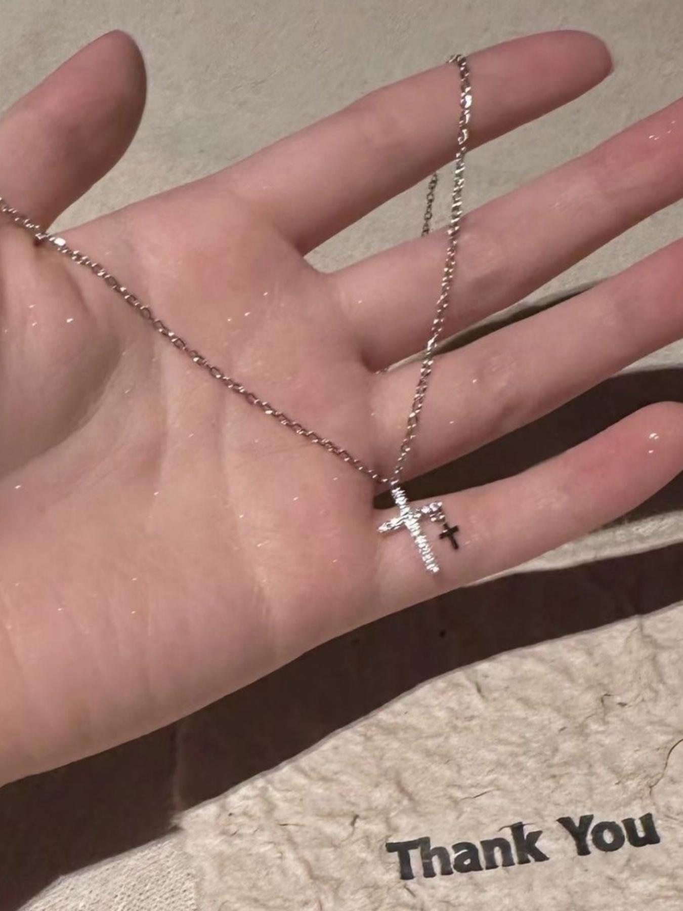 Double Cross Diamond Necklace Silver-gilded Necklace, Cross Chain Design, Cross Necklace Chain, Cross Pendant Suitable for Both Men and Women Fashionable Accessory Suitable for Daily Wear