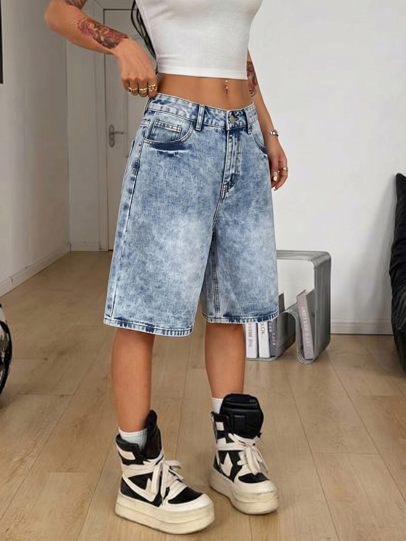 Women's Vintage Light Blue Washed Denim Shorts, Casual Five-Quarter Button Jeans, Slimming Fit, Perfect for Spring and Summer