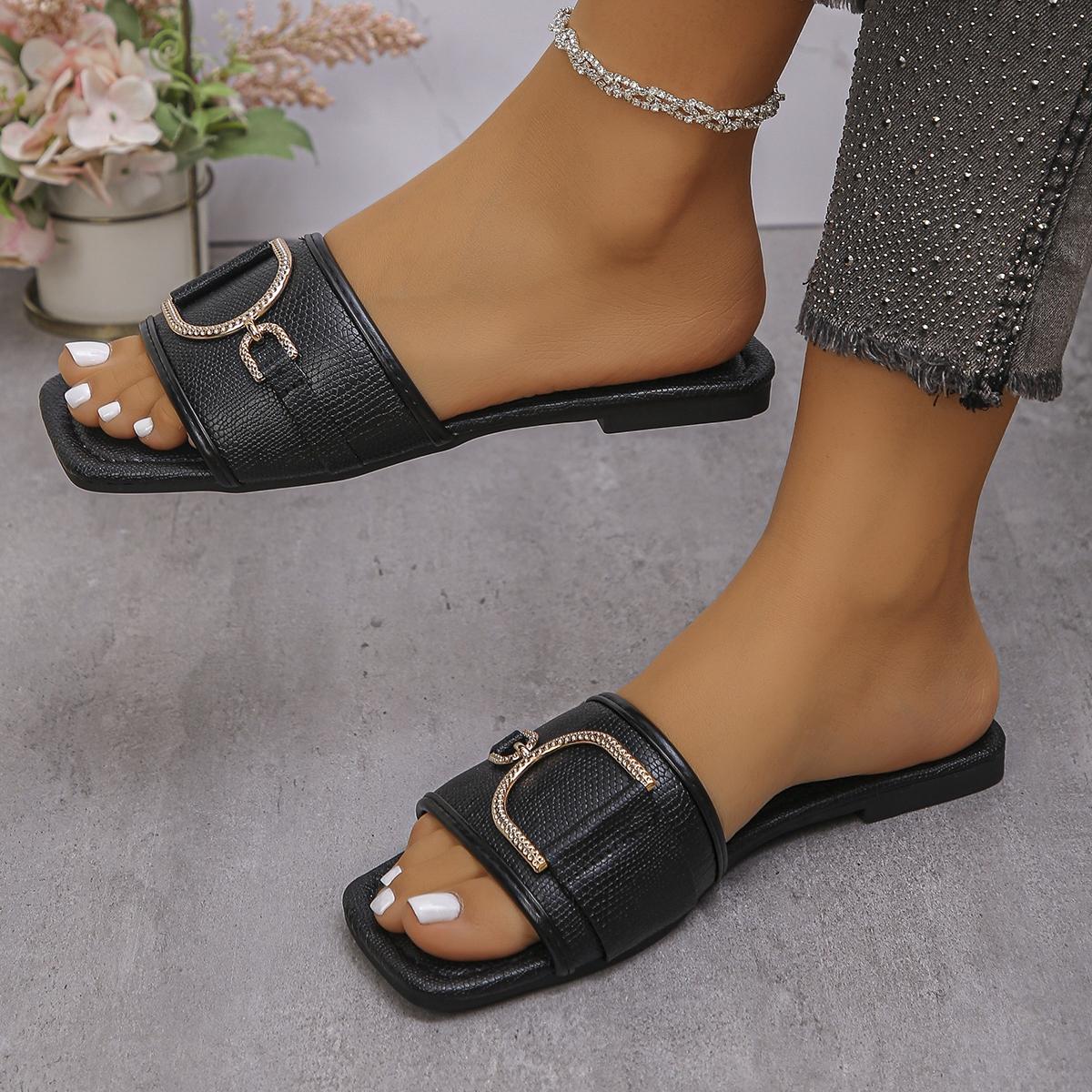 2026 Summer New Leather-Covered Toe-Loose Sandal for Women, Gold Color, Large Size, Beach Sandal, Casual and Stylish, Moccasin-Style, Walking Shoes with Closure