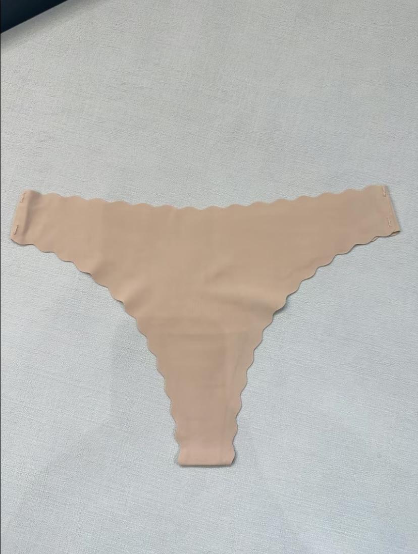 20-Pack Women's Seamless, Breathable and StretchPanties with Low-Rise Design. Sexy underwear perfect forbeach outings, parties, camping and family gatherings