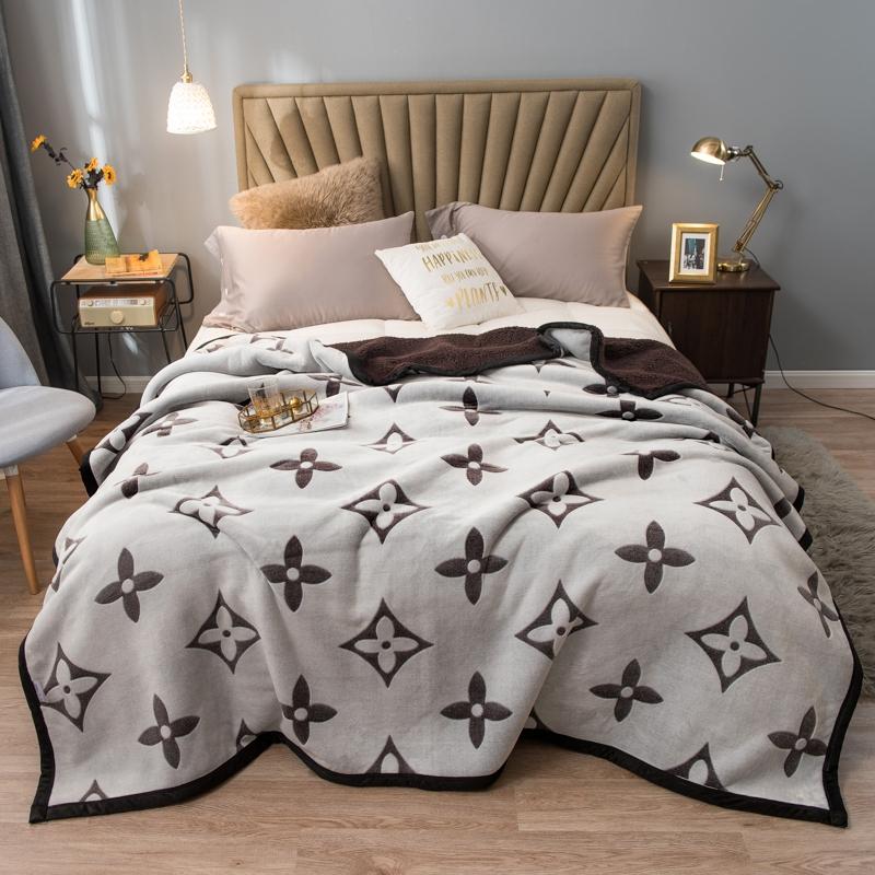 1pc Milk Wool Embroidered Arctic Velvet Blanket, Dual Layer Thick Composite, Warm Comfortable, Suitable for Sofa and Bed