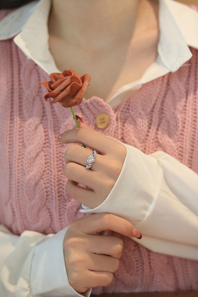 【#283 Flying Heart】0.5Carat Clear/Sakura Pink Heart Synthetic Moissanite Ring in 925 Sterling Silver Gift for her Birthday Mother's Day