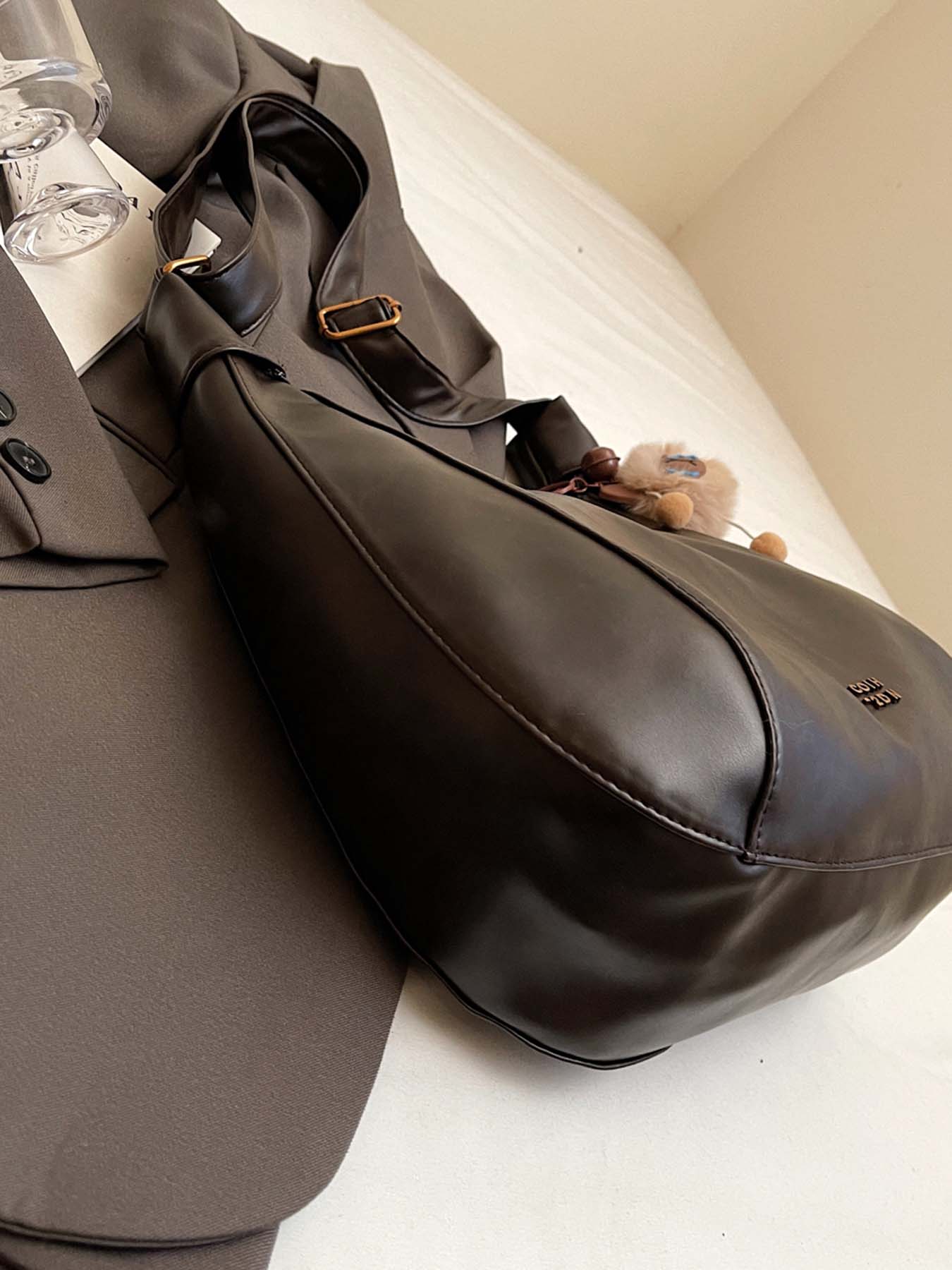 Simple retro distressed shoulder handbag, cute plush pendant shoulder bag, personalized creative crescent bag, casual and fashionable all-match large bag, PU, Pu Tote Satchel, niche design suitable for daily commuting, shopping, etc., Trendy Vintage Bag