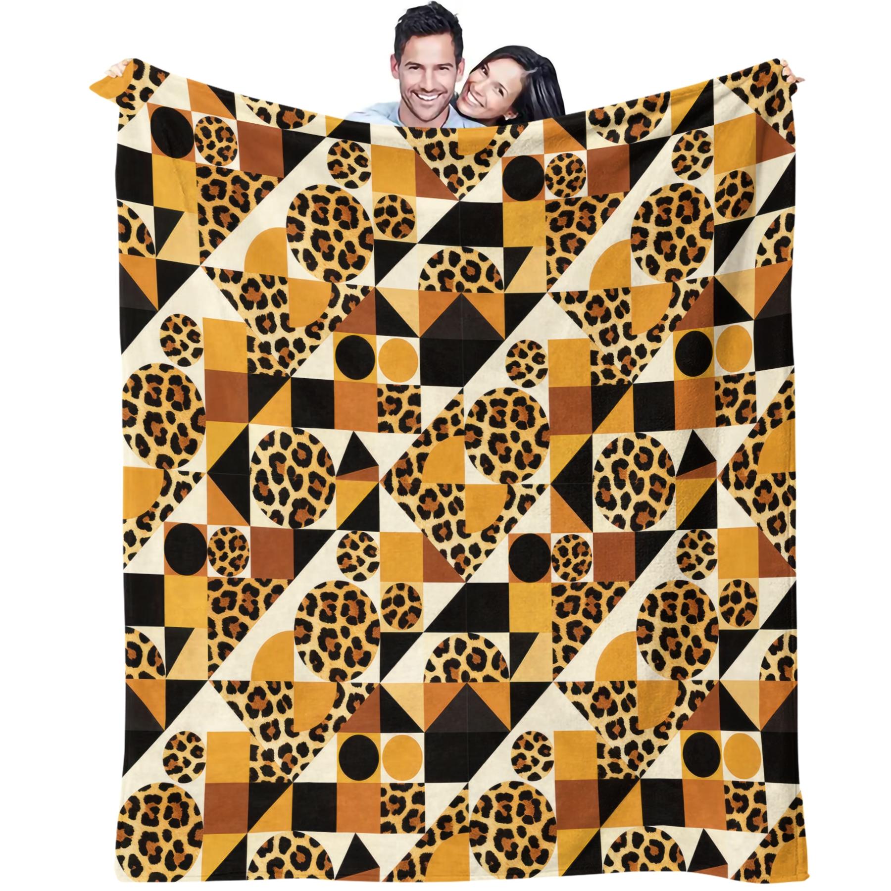 1 Pcs Tropical Cheetah & Palm Blanket, Bohemian Style Flannel Blanket, Warm, Breathable and Shed-Free, Essential for Travel and Picnics, Ideal for Exotic Style Lovers, Unique Bedrooms and Dorm Napping