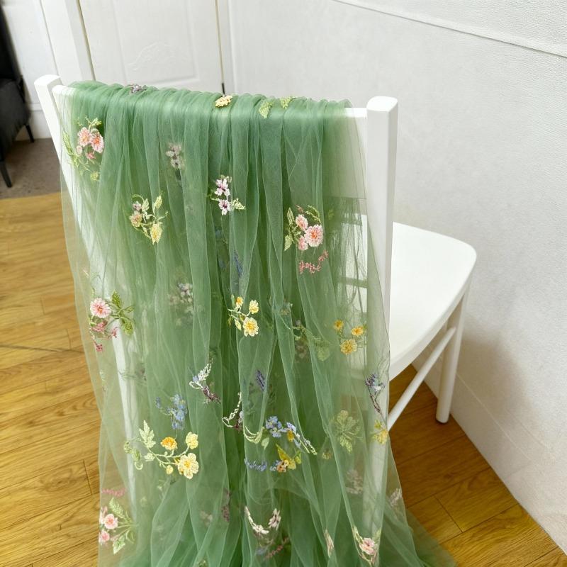 Green Lace Table Runner with Butterfly Floral Embroidery French Retro Ruffled Sheer Fabric Table Flag for Wedding Party, Garden Tea Party, Home Decor, Event Versatility, Multi-use for Table, Chair, Arch, Window