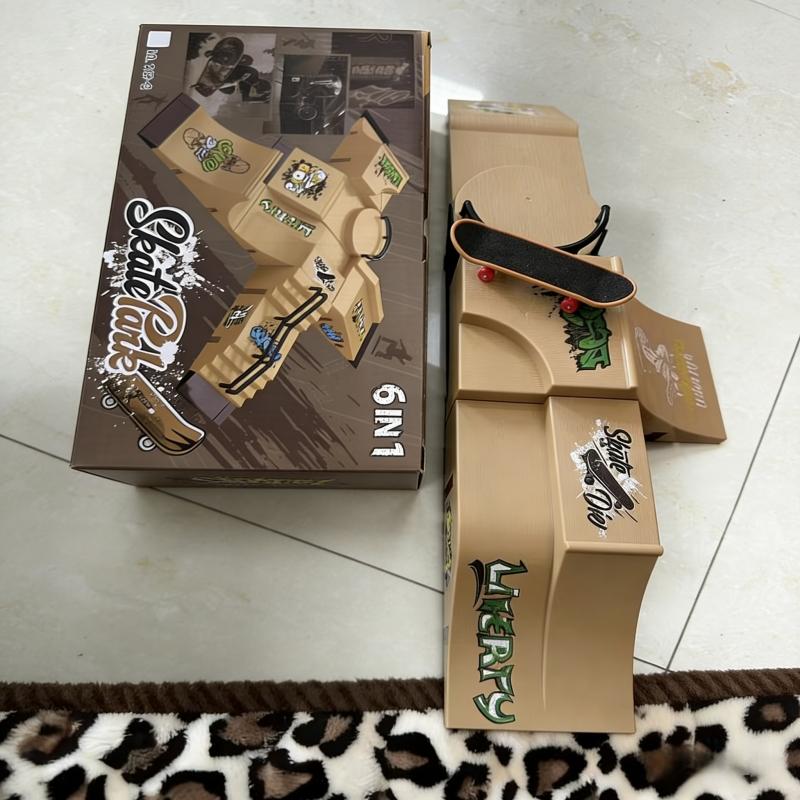 Creative Kids Finger Skateboard Set, Indoor Outdoor Play, Develops Motor Skills, Professional Training, Birthday Gift, Random Colors