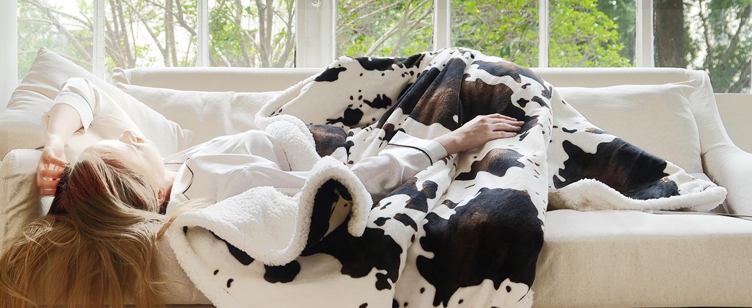 【Buy 2 get 1 poker blanket free】Blunique Cow-Print Heated Blanket, 5 Heat Levels, 4H Auto-Off, Machine Washable, Sherpa Flannel