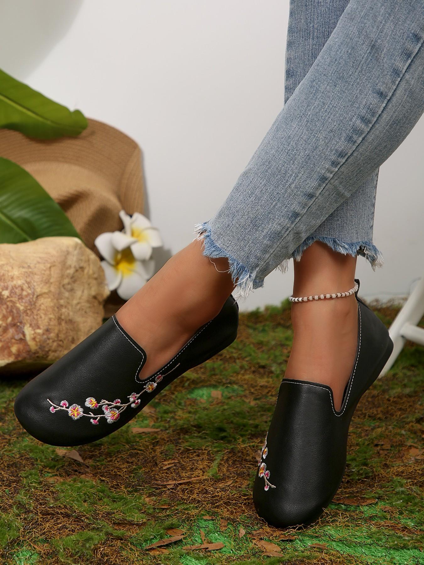 Women's Flat Shoes, Spring Summer New Arrival, Ethnic Style Vintage Low Top Embroidered Flowers, Soft Sole Mom Shoes, Casual PU Leather
