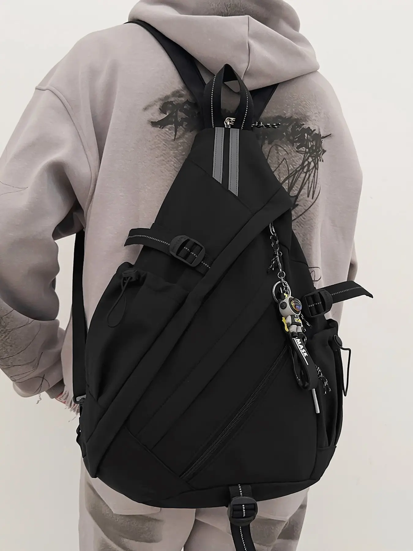 Korean-style workwear backpack, Multifunctional backpack, can be used as a single shoulder, or crossbody bag, with a large capacity design, perfect for everyday matching, traveling, playing, and street-style casual light carrying
