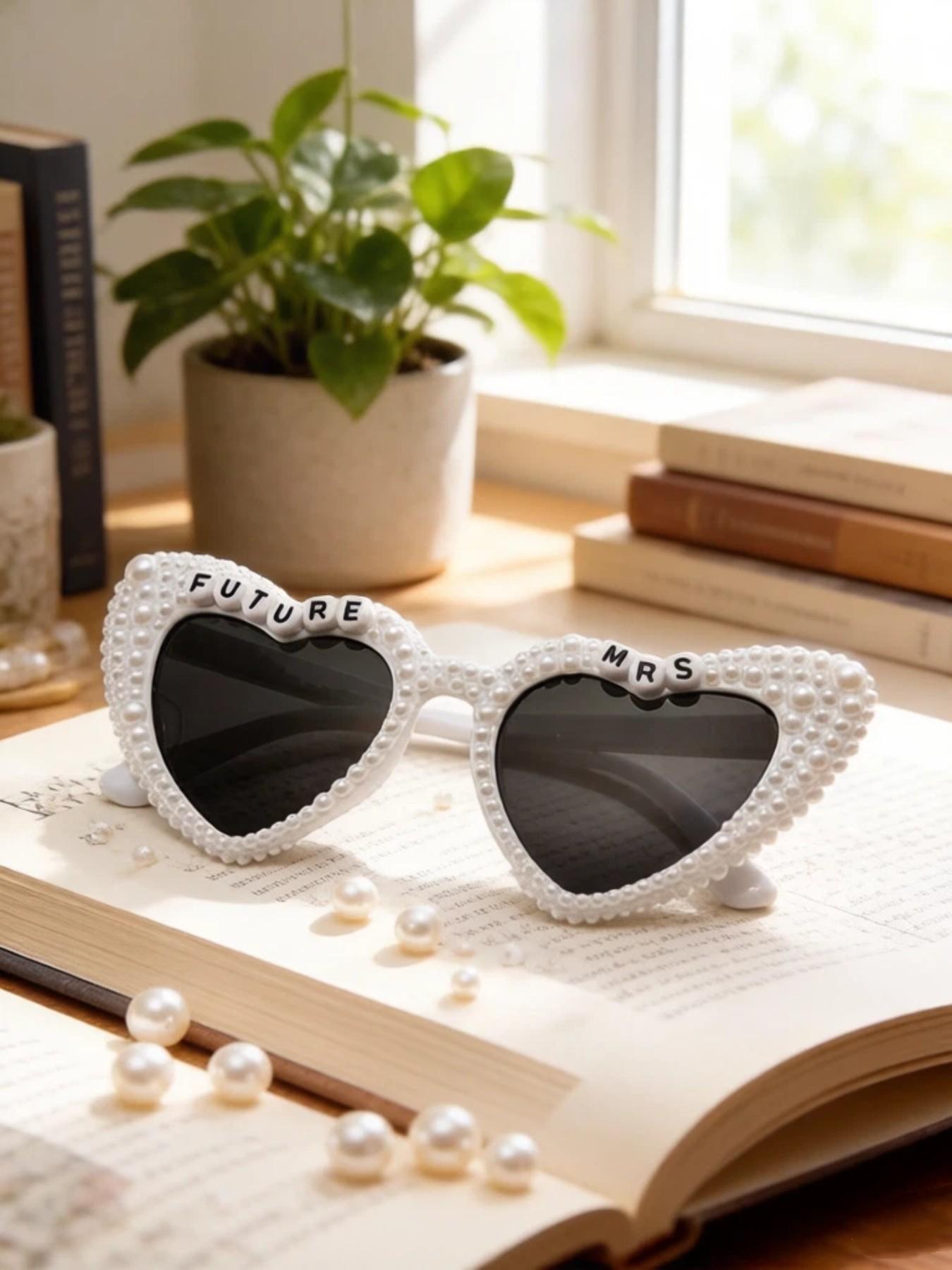 Future Mrs Pearl Heart Sunglasses, Perfect for Bachelorette Parties, Wedding Photoshoots, Stylish Sun Protection Glasses