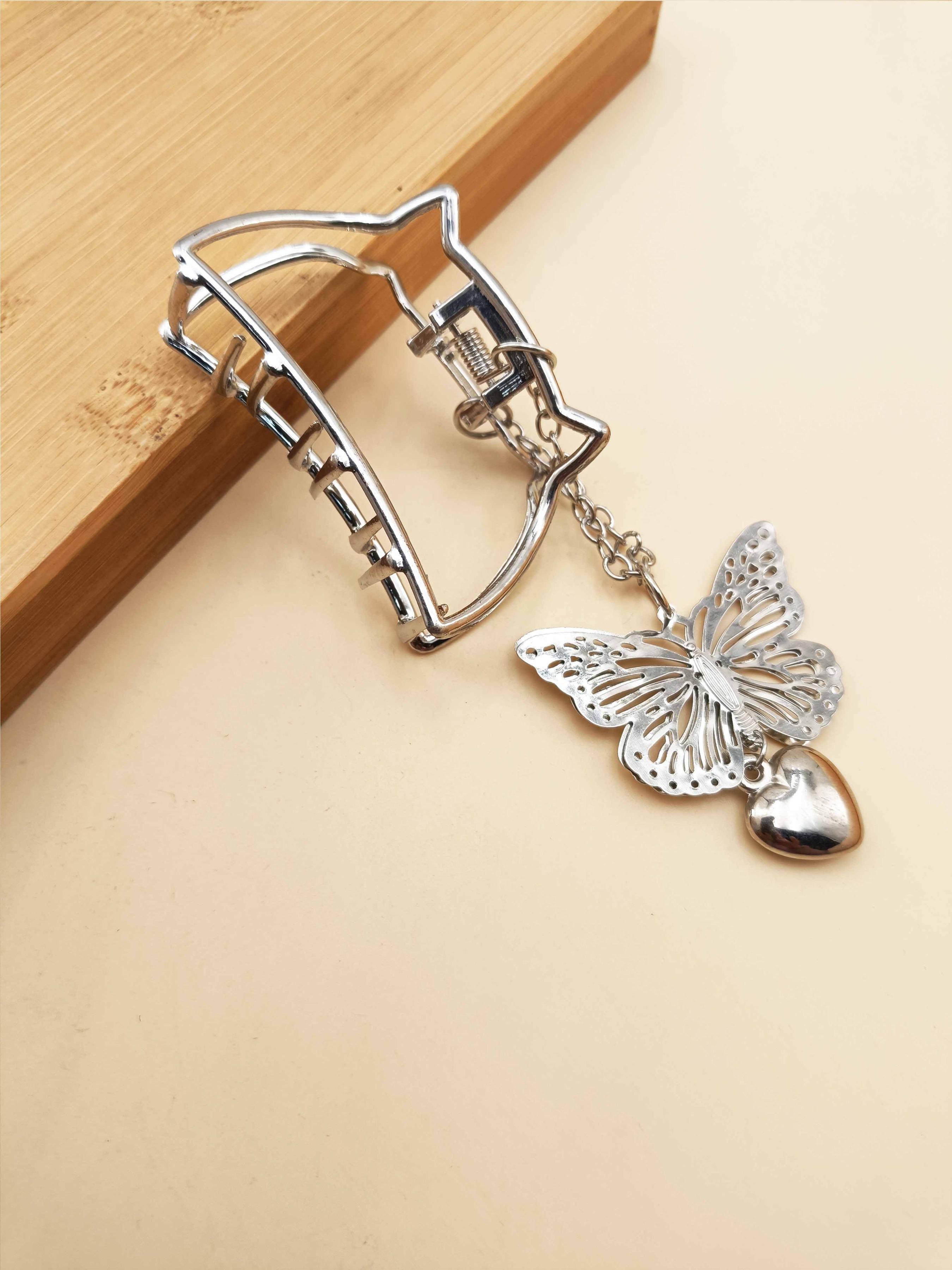 1PC Butterfly Heart Pendant Chain Metal Hair Clip, Elegant Hollow Design, Versatile Accessory for Travel and Beachwear, All Seasons