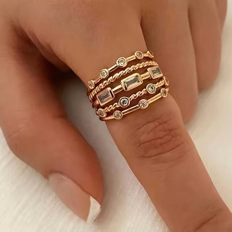 Women's 1PC Chunky Gold Wire-Wrapped Handmade Geometric Ring - French Retro Hammered Adjustable Size Open Cuff, Luxury Female Crystal-Accent Multi-Layer Stack Anti-Tarnish Statement Band, Viral Costume Jewelry for Wedding Banquet Gift