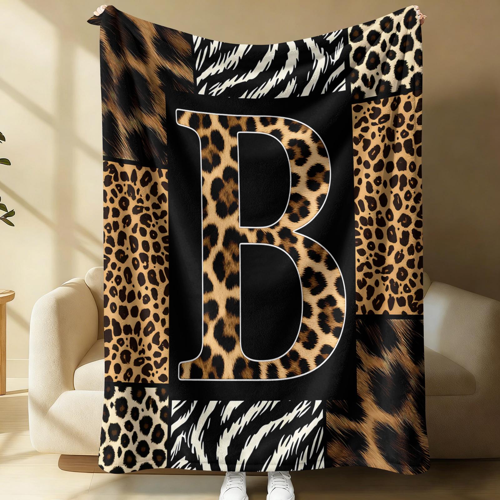 26 Letters Leopard Print Flannel Blanket, Soft & Comfortable, Warm & Breathable, Perfect for Couch Bed Recliner, Stylish Alphabet Printed Flannel Throw, Suitable for Bedroom Living Room Dorm, All-Season Cozy Gift Blanket