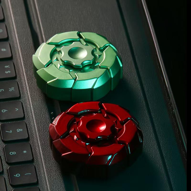 Advanced technology bulletproof armor, finger rotation, magnetic suction to open armor, fingertip gyroscope for stress relief, creative and cool fun.