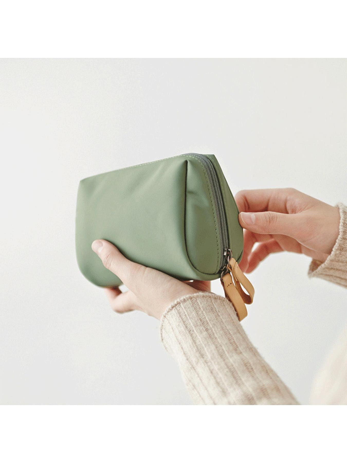 Women's Travel Makeup Bag, Compact Lipstick Organizer, Zippered Tote, Lightweight Portable, Multi-Compartment, Ideal for Daily Use & Outdoors