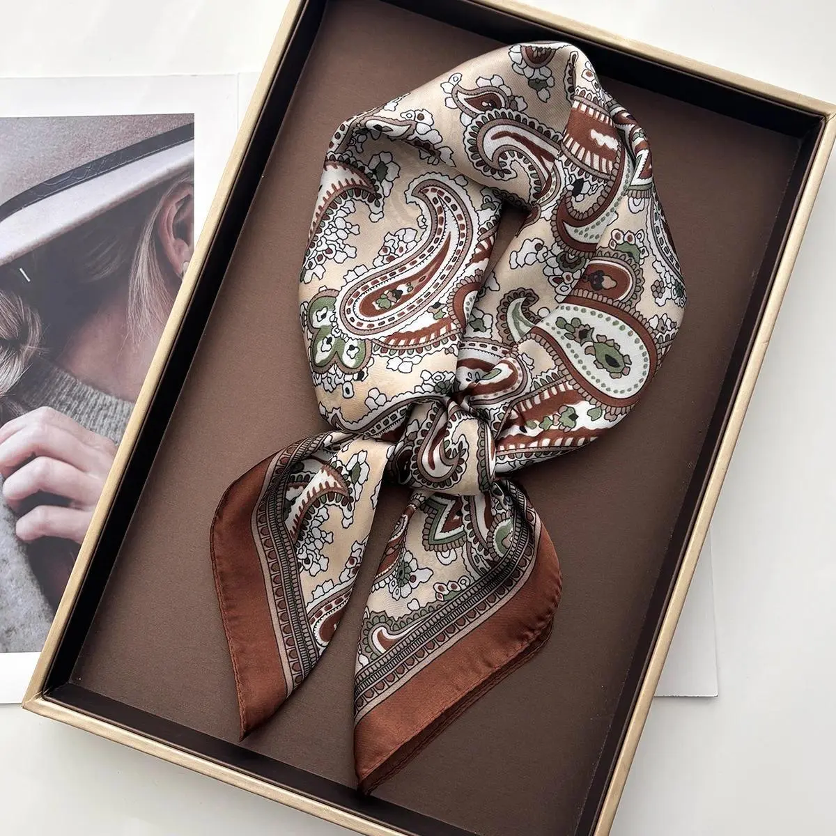 Women's Paisley Print Scarf, 70cm Square Silk-Feel Synthetic Neckerchief - Multi-Use Decorative Headwrap and Neck Tie, Hair Bands, Neck Ties, Scarf Style, Decorative Headwrap Neckerchiefs, Bag Ribbons, Fabric Wrap Neckerchiefs, All Seasons
