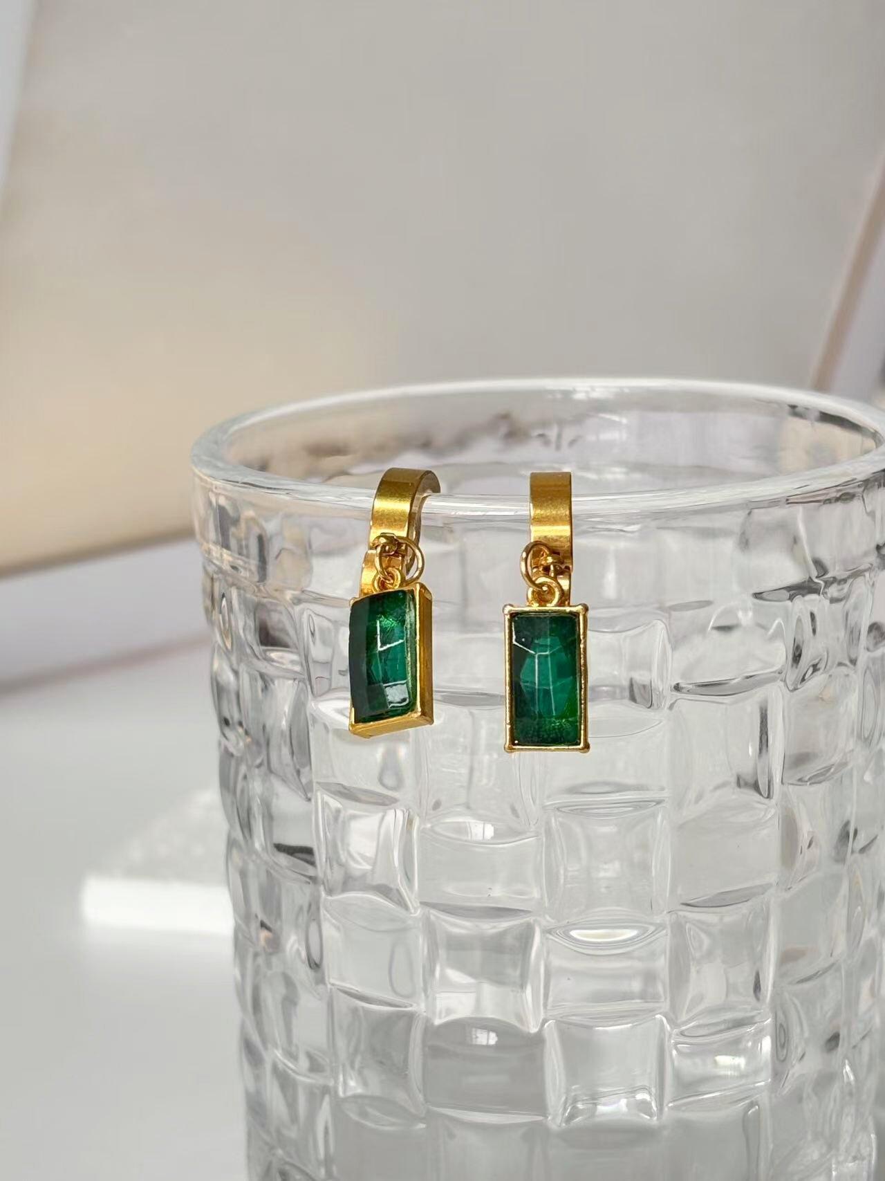 Unique Design Snake Chain Necklace Set, Geometric Luxury Emerald Stone Pendant, Elegant Jewelry Gift Idea, Perfect for Special Occasions