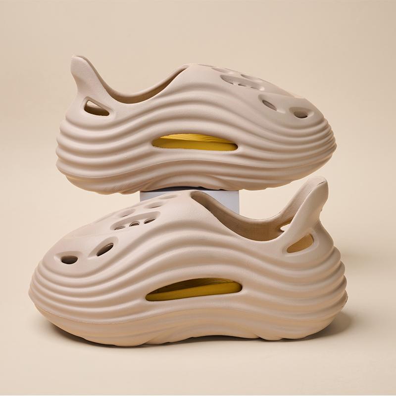 GRIP&GO Men's Alien Fashion Slip-On Sandals EVA Lightweight Outdoor Shoes Non-Slip Sole Soft Comfortable Breathable Tsinelas Black