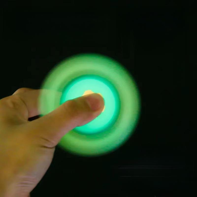 Advanced technology bulletproof armor, finger rotation, magnetic suction to open armor, fingertip gyroscope for stress relief, creative and cool fun.
