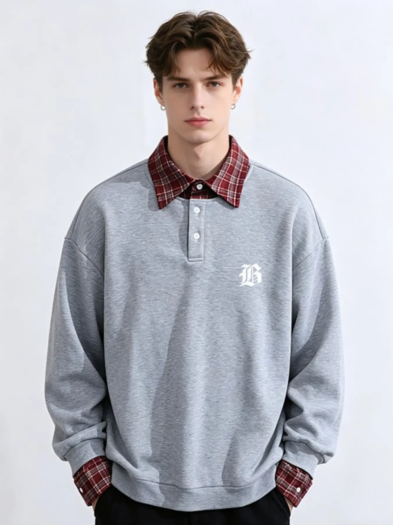 Men's Fake Two‑Piece Plaid Collar Polo Sweatshirt, Gothic B Letter Chest Print Loose Long Sleeve Pullover, Casual Street Top For Fall Winter